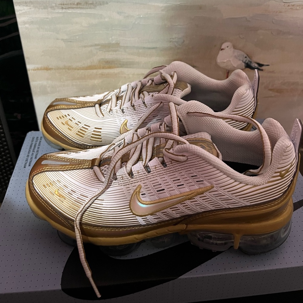 WMNS AIR VAPORMAX 360 'WHITE METALLIC GOLD'